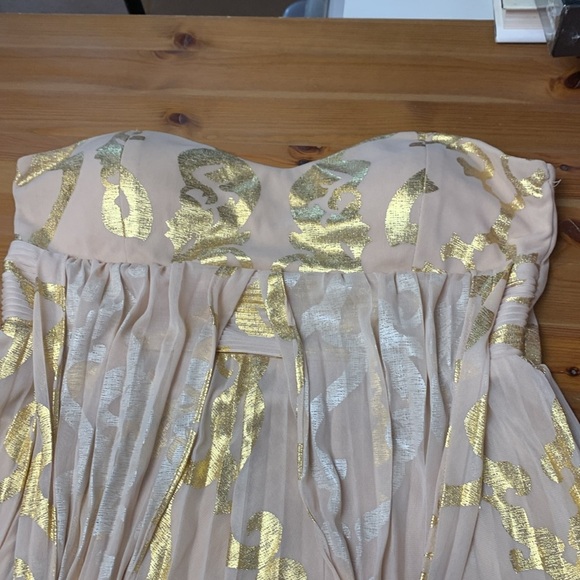 Frank Lyman Elegant Gold and Cream Halter Dress, Lined, Stretch - Picture 3 of 13